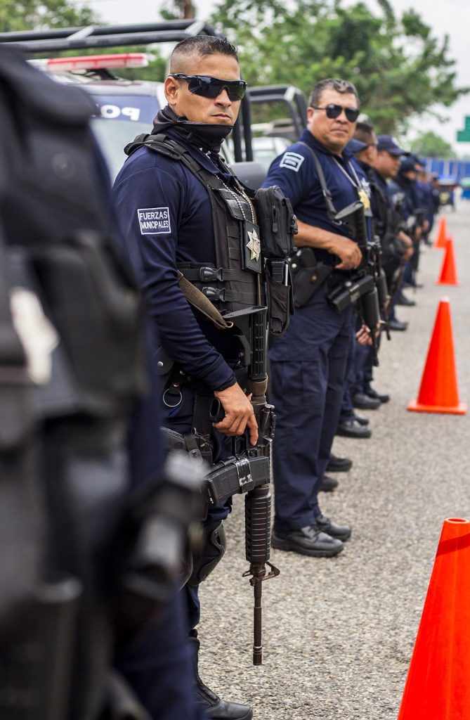 Polícia em ação contra bandidos na estrada