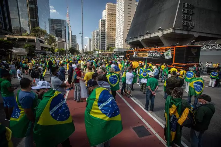 Apoiadores do ex-presidente Jair Bolsonaro em ato na Avenida Paulista, em São Paulo.