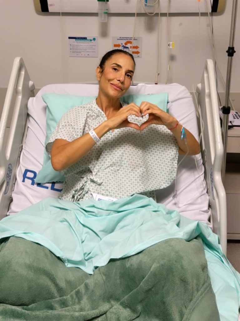 Ivete hospitalizada