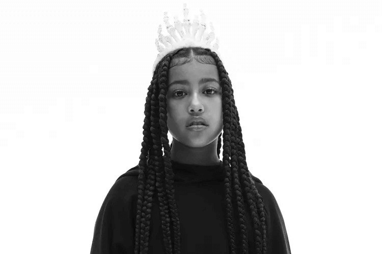 North West estreia no mundo da música com seu clipe Talking/Once Again. Fonte: North West for i-D. Foto: WILLY VANDERPERRE FOR I-D.