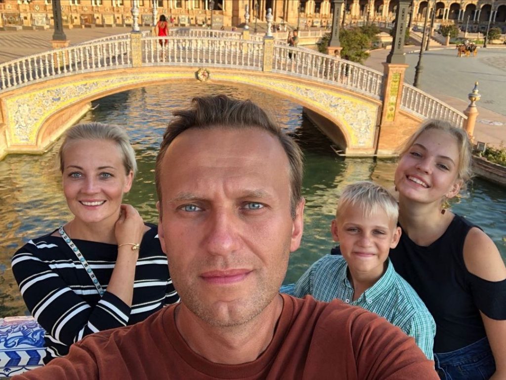 Navalny com sua esposa e filhos