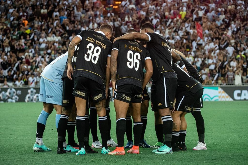 jogadores do vasco juntos antes do jogo