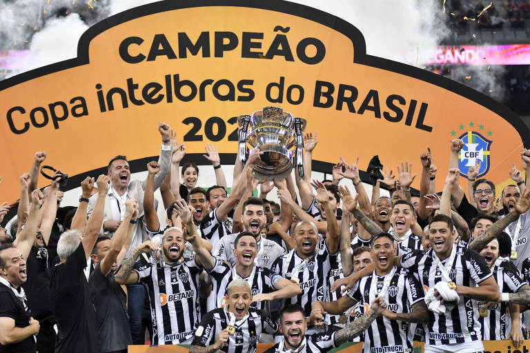 Jogadores do Atlético-MG comemorando o título da Copa do Brasil 2021 