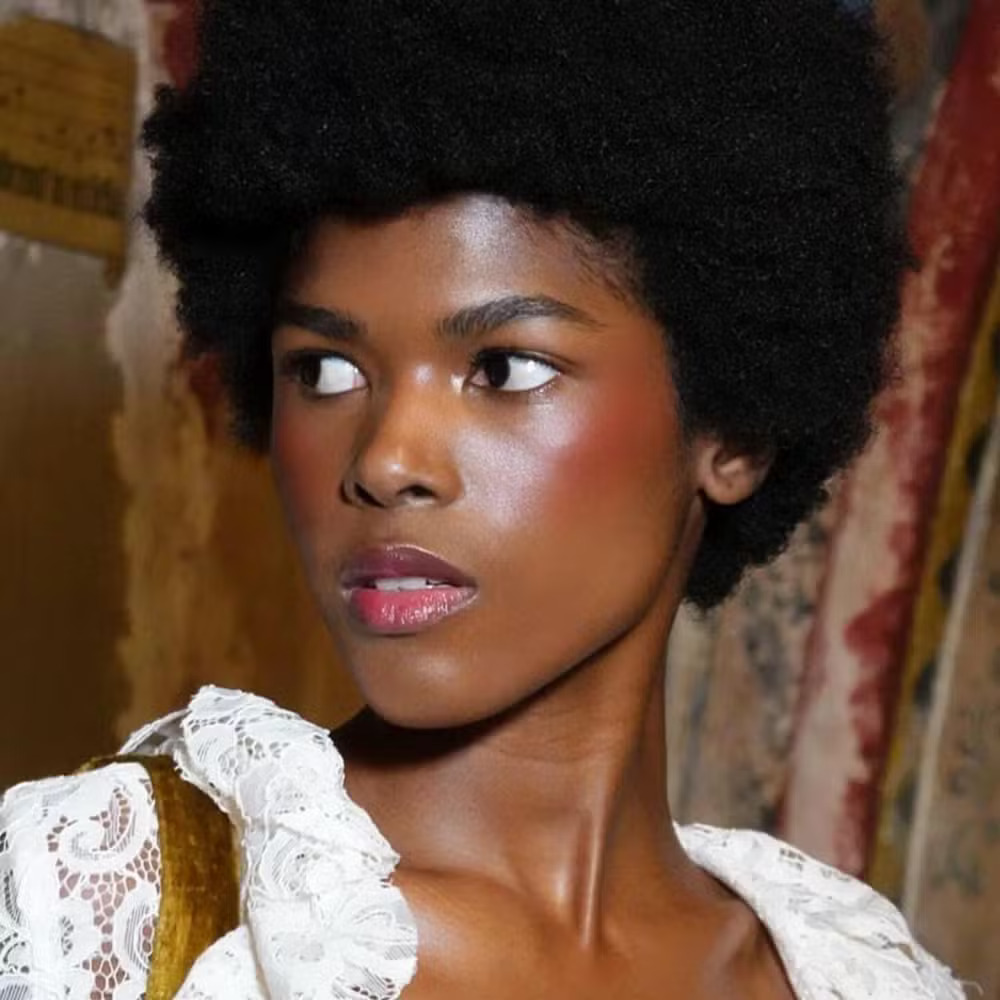 Blush frontal, como aparece no desfile de Annie's Ibiza na LFW