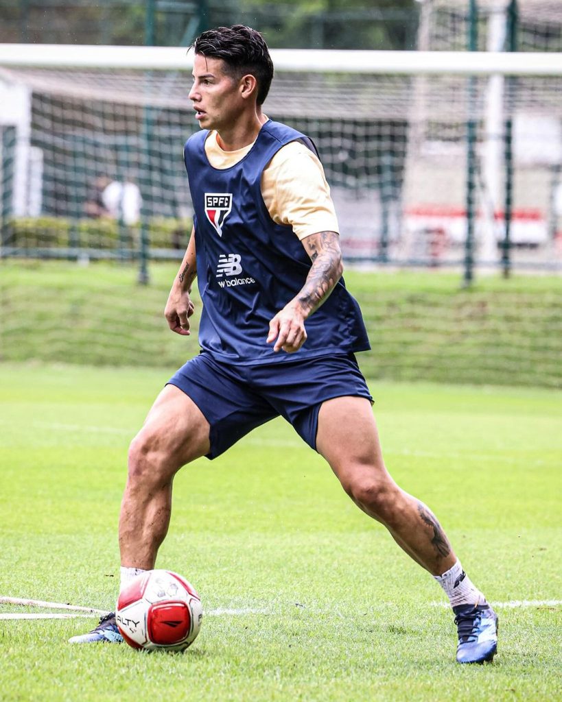 James Rodríguez durante treino do São Paulo nesta terça-feira (20)