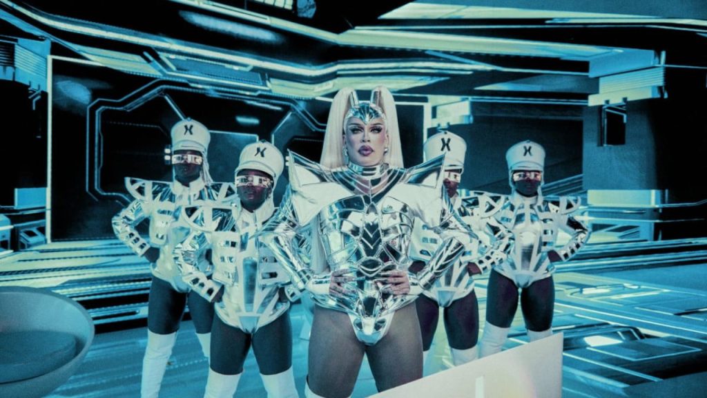 “Modo Xuxa”, de Gloria Groove, é colorido, mágico e “visualmente livre”
