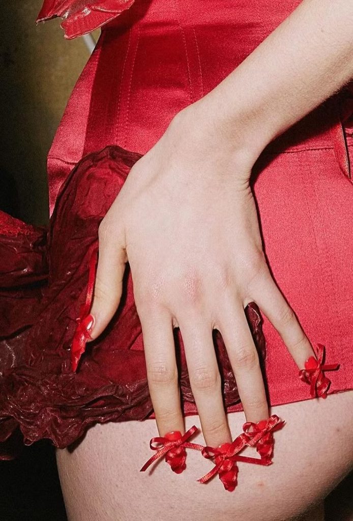 Unhas de laço são tendência na LFW