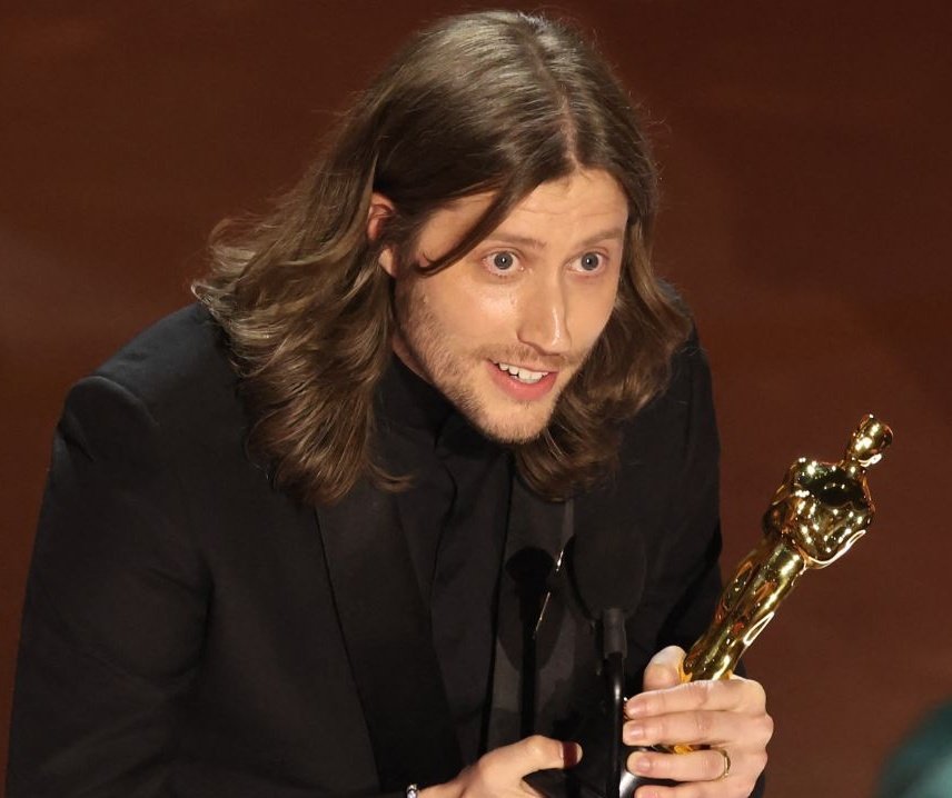 Ludwig Göransson recebendo o Oscar por Melhor Trilha Sonora