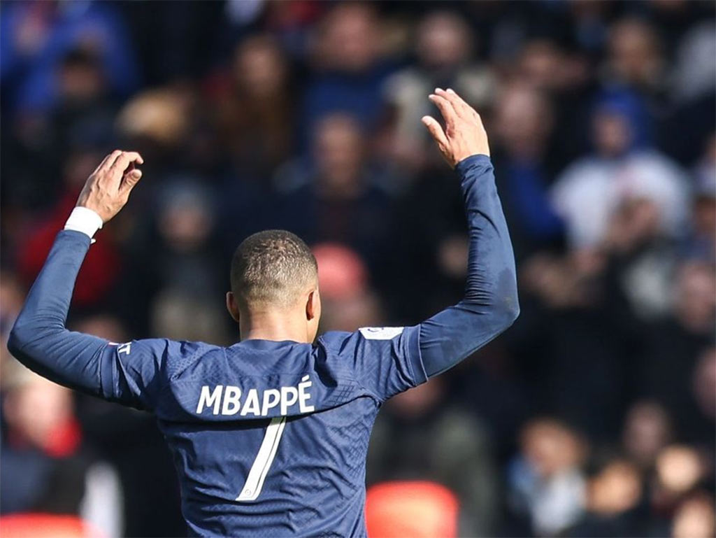 Mbappé em comemoração pelo PSG