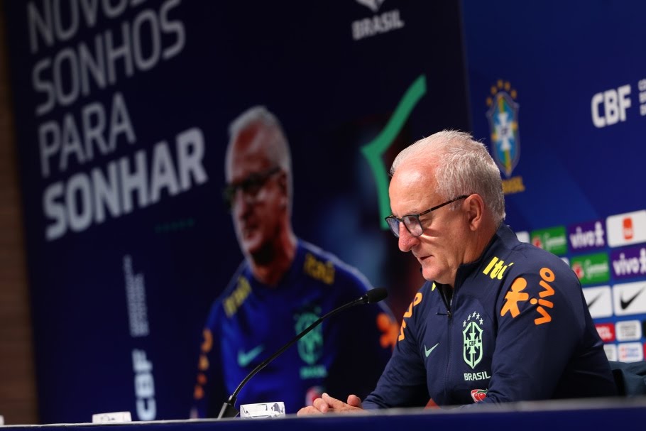 Dorival Júnior durante sua apresentação como treinador da Seleção