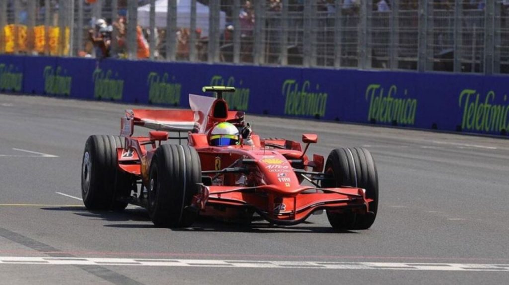 Felipe Massa dirigindo a Ferrari