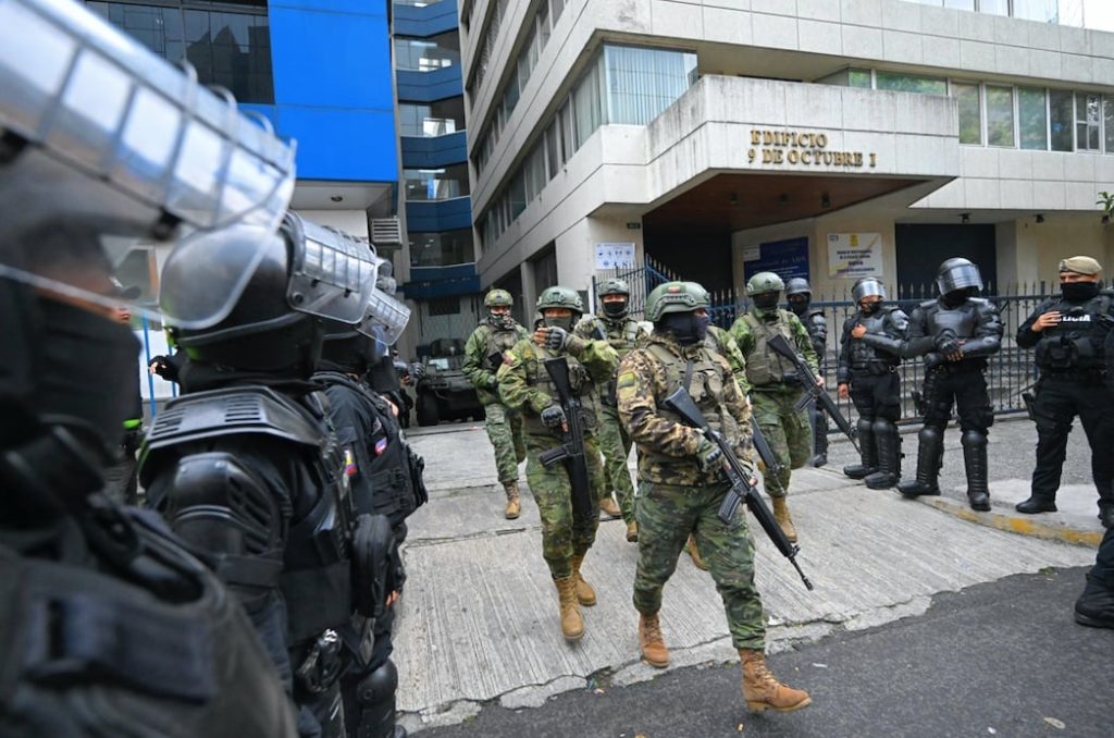 Equador Invade México