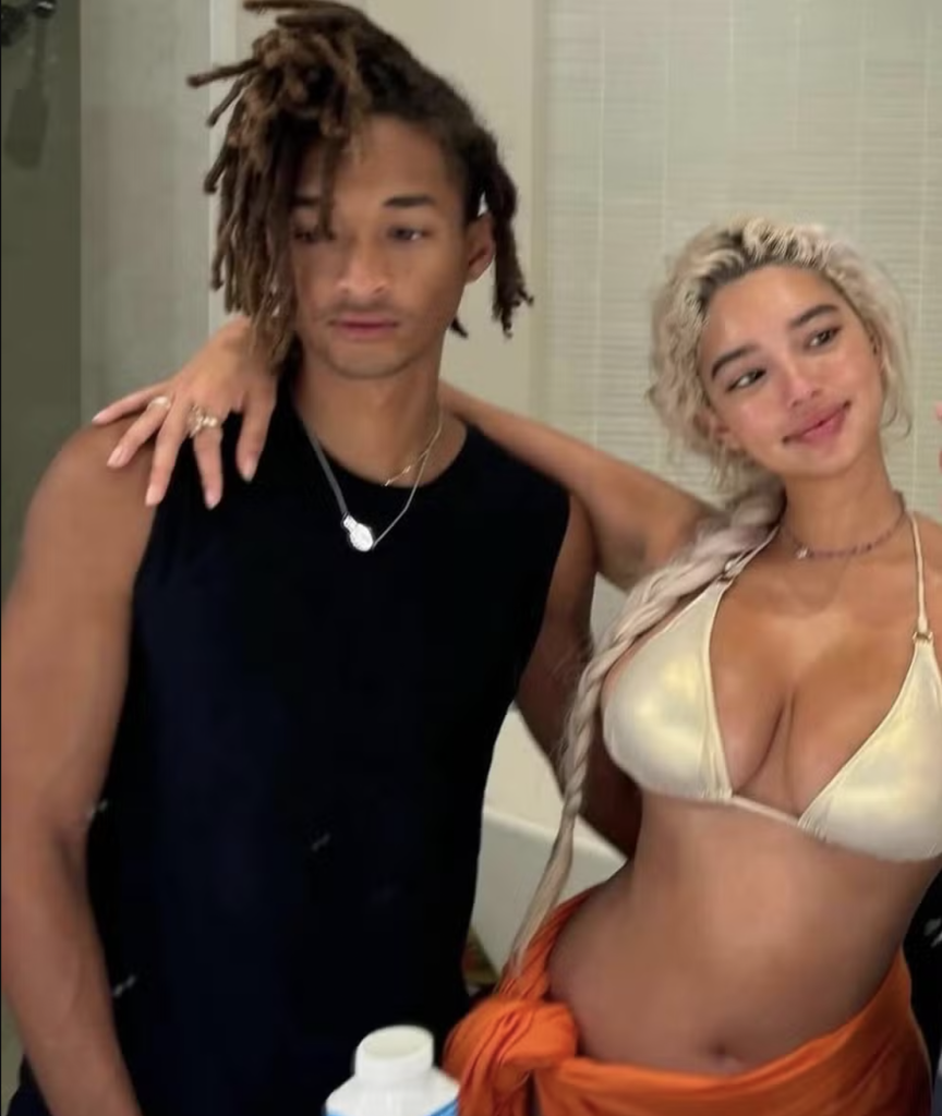 Jaden Smith em publicação no Instagram ao lado de amigos e da namorada