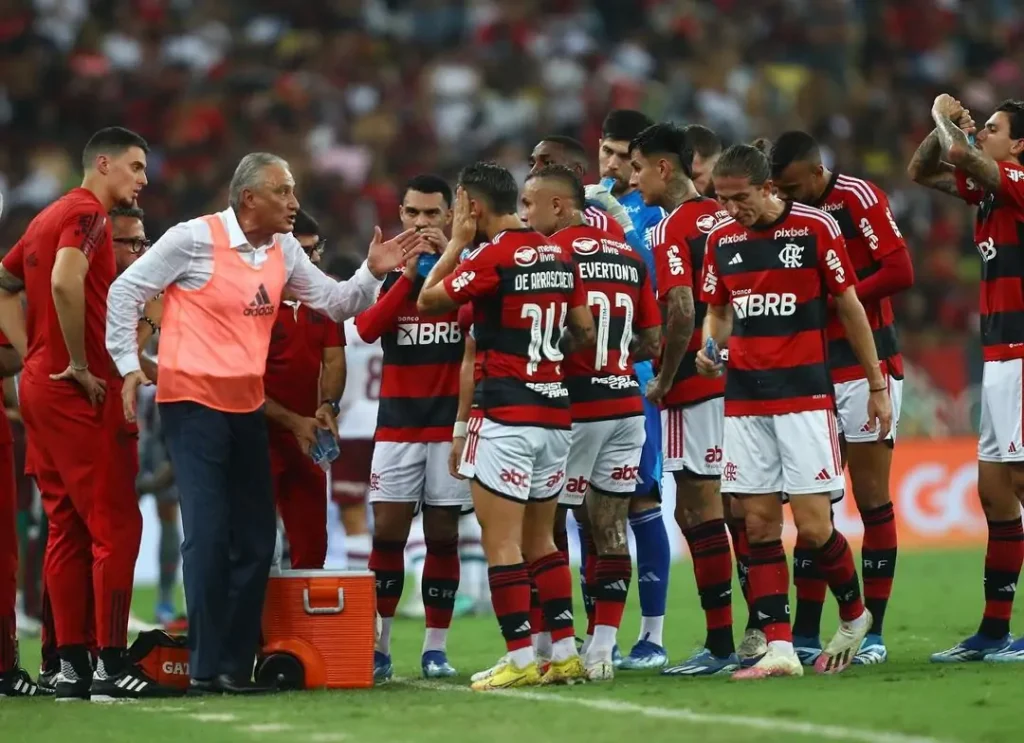 Tite com os jogadores