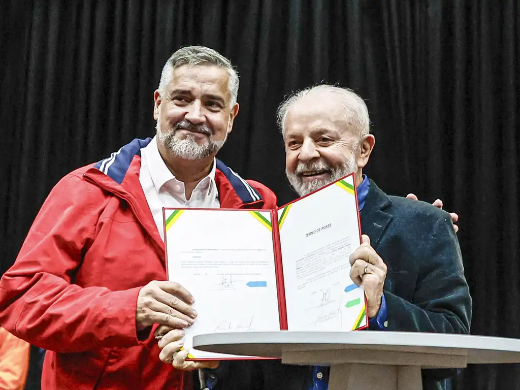 o governo anunciou um pacote de ações para auxiliar pessoas atingidas pela chuva