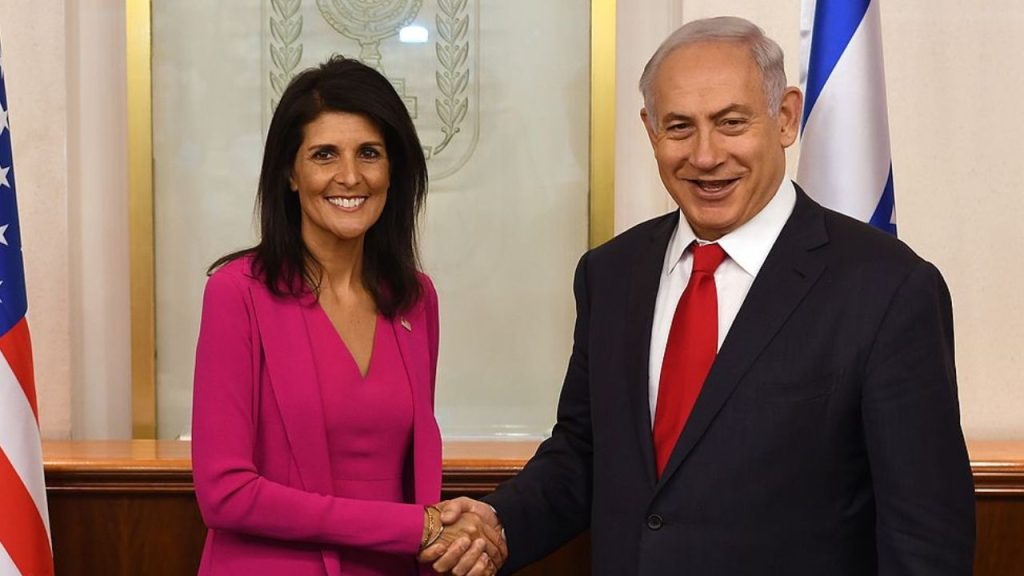 Nikki Haley em seu encontro com o Primeiro-Ministro Israelense, Benjamin Netanyahu, em 2017