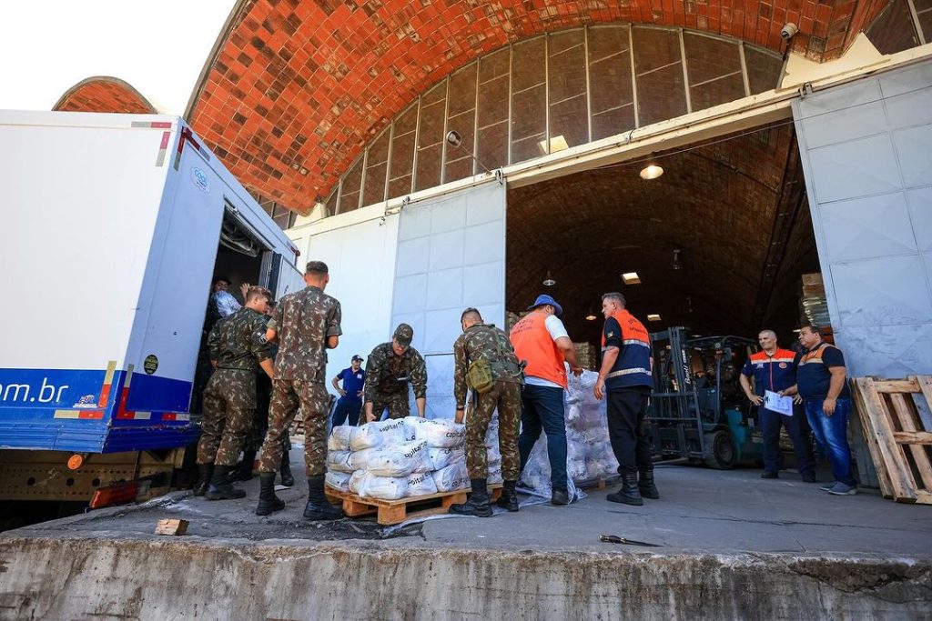 Exército recebendo doações para o Estado