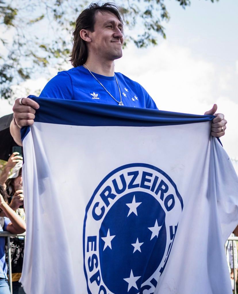 Cássio-desembarcou-em-Belo-Horizonte-para-assinar-com-Cruzeiro.