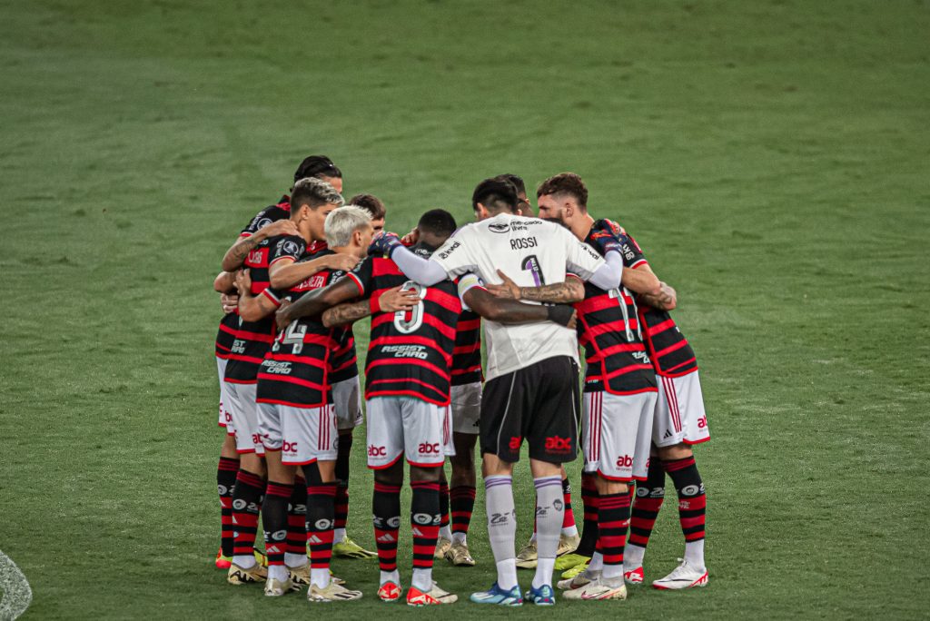 Time durante a partida contra o Bolívar, no Maracanã