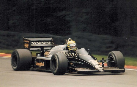 Ayrton Senna conseguiu suas primeiras vitórias na Fórmula 1 pilotando a Lotus 97T