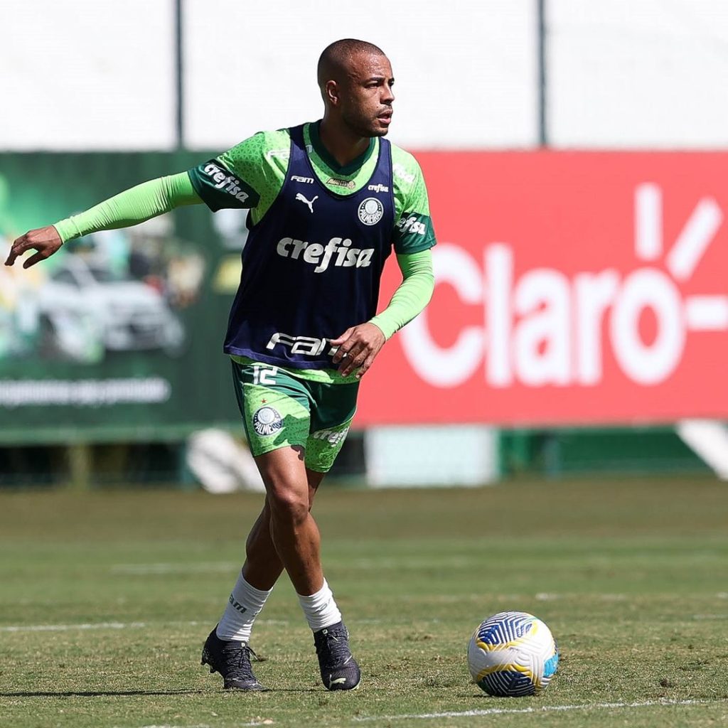 Mayke em treino do Palmeiras