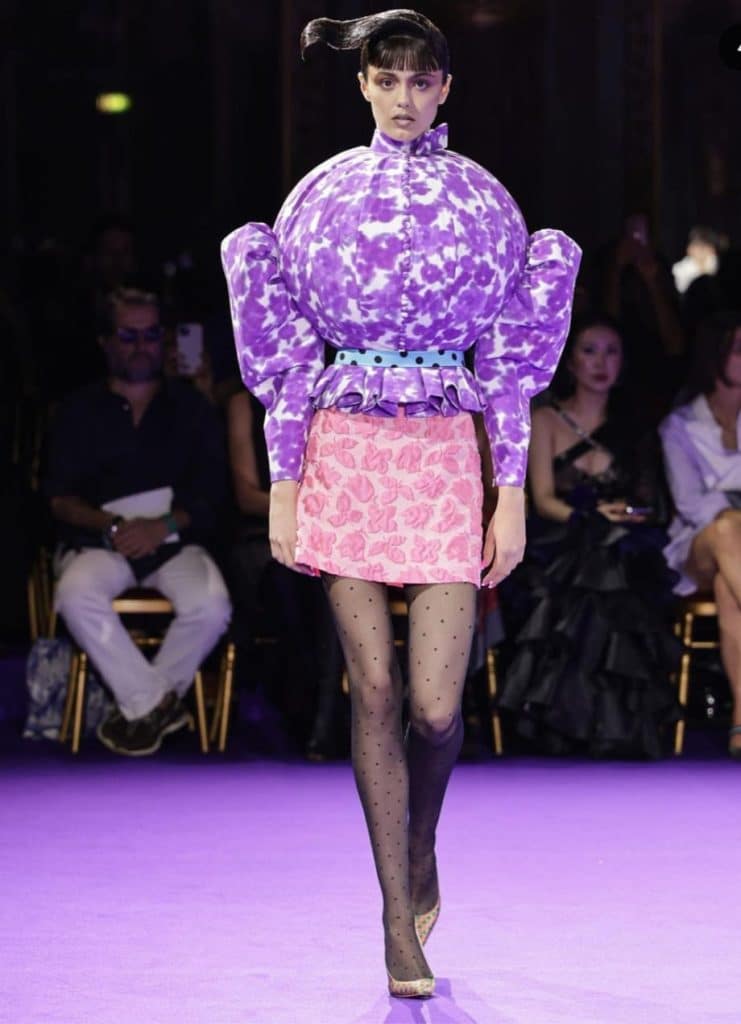 Formas e volumes marcam o desfile da dupla Viktor & Rolf em Paris