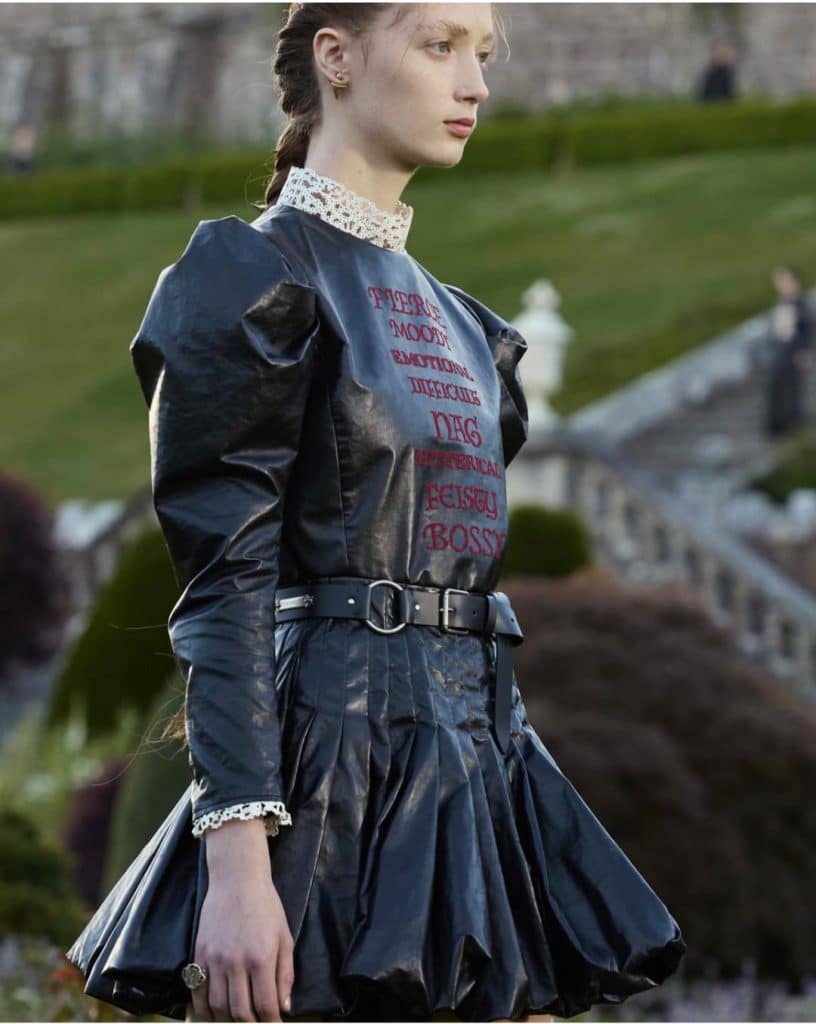 Beleza Medieval e leveza marcam desfile da Dior Cruise para coleção de 2025