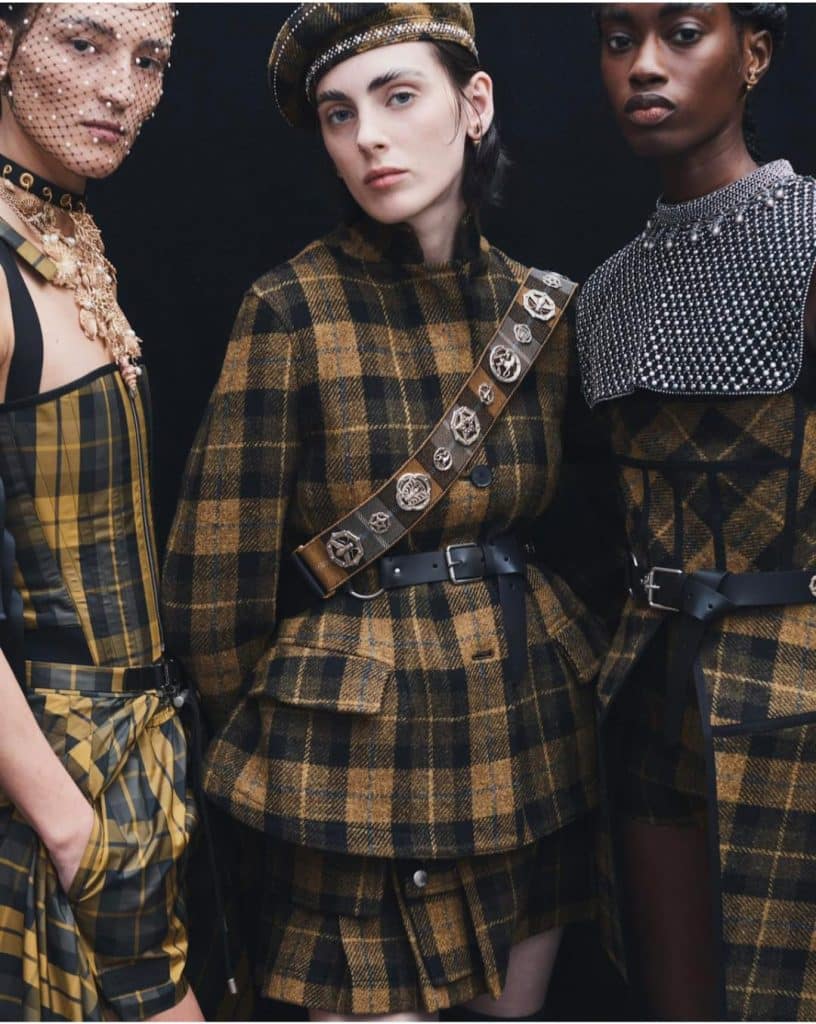 Beleza Medieval e leveza marcam desfile da Dior Cruise para coleção de 2025