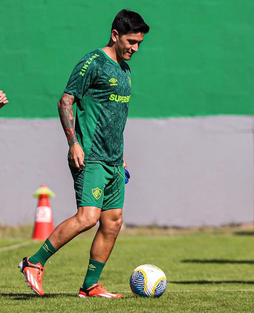 Fluminense finaliza preparação para o clássico.