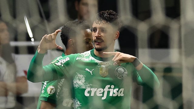 Piquerez comemorando seu gol contra o Vasco