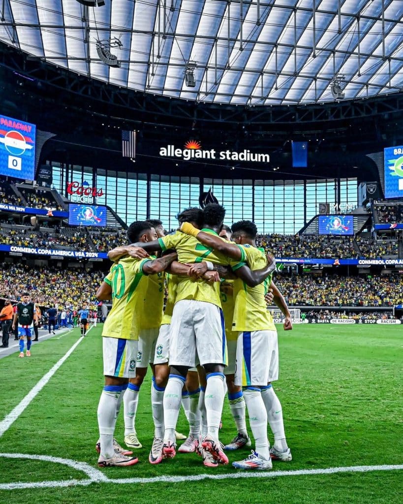 Seleção Brasileira durante a partida de ontem (28)