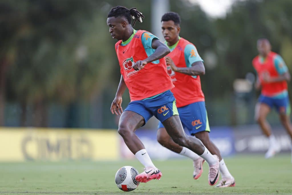 Vini Jr e Rodrygo durante o treino