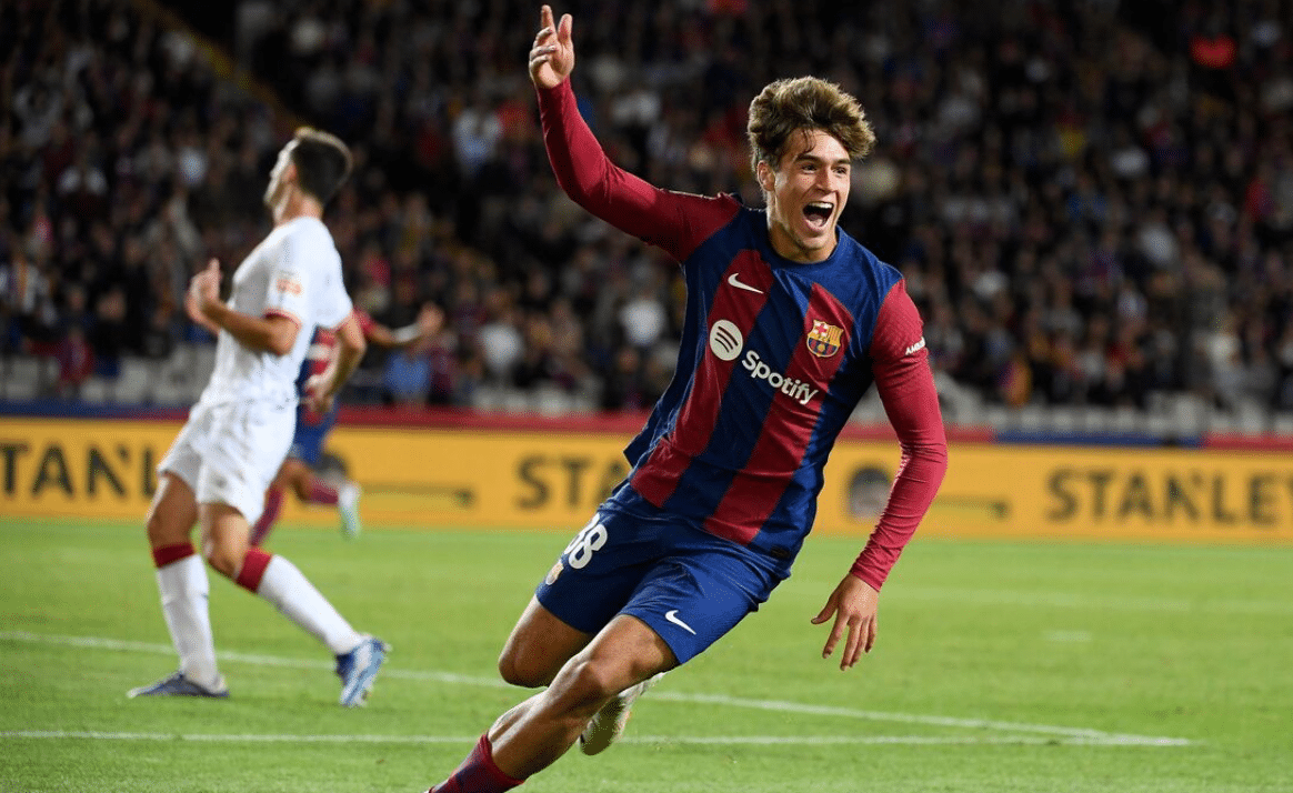 Marc Guiu marcando seu gol contra o Athletic Bilbao em sua estreia profissional. (Foto: Reprodução/Getty Images)