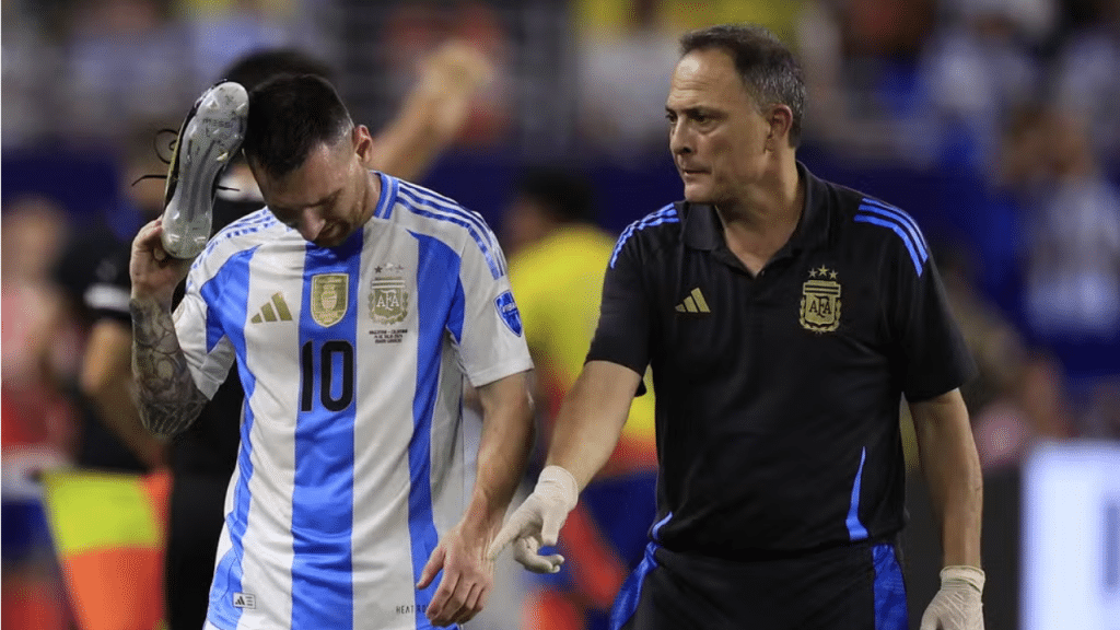 Messi se machuca, e sai chorando do jogo entre Argentina e Colômbia 