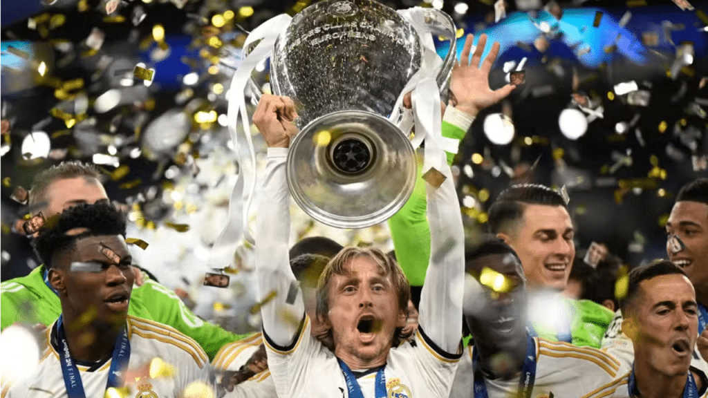 Modric levanta taça da Champions