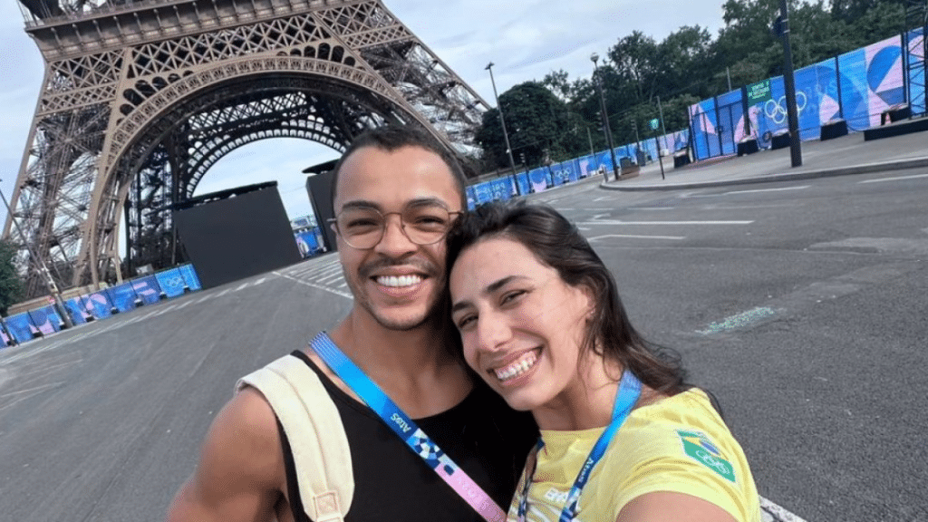 Ana Carolina Vieira e Gabriel Silva Santos em Paris. 