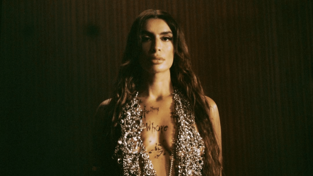 Foto destaque: Sevdaliza em divulgação do single ''Alibi'' (Foto: reprodução/Instagram/@sevdaliza)