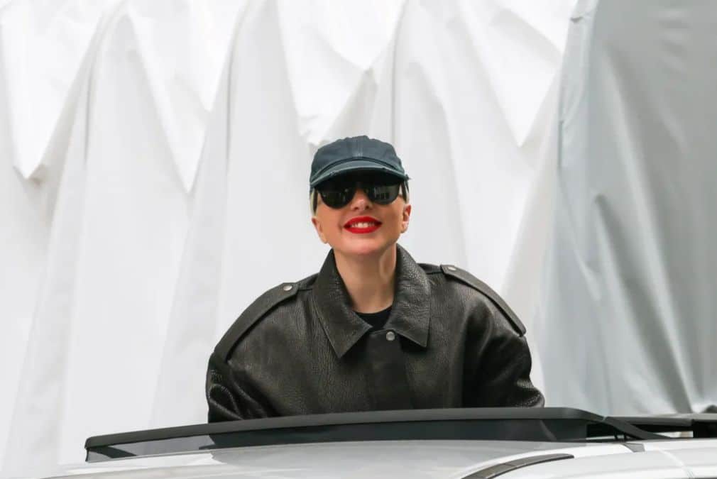 Lady Gaga vista em Paris