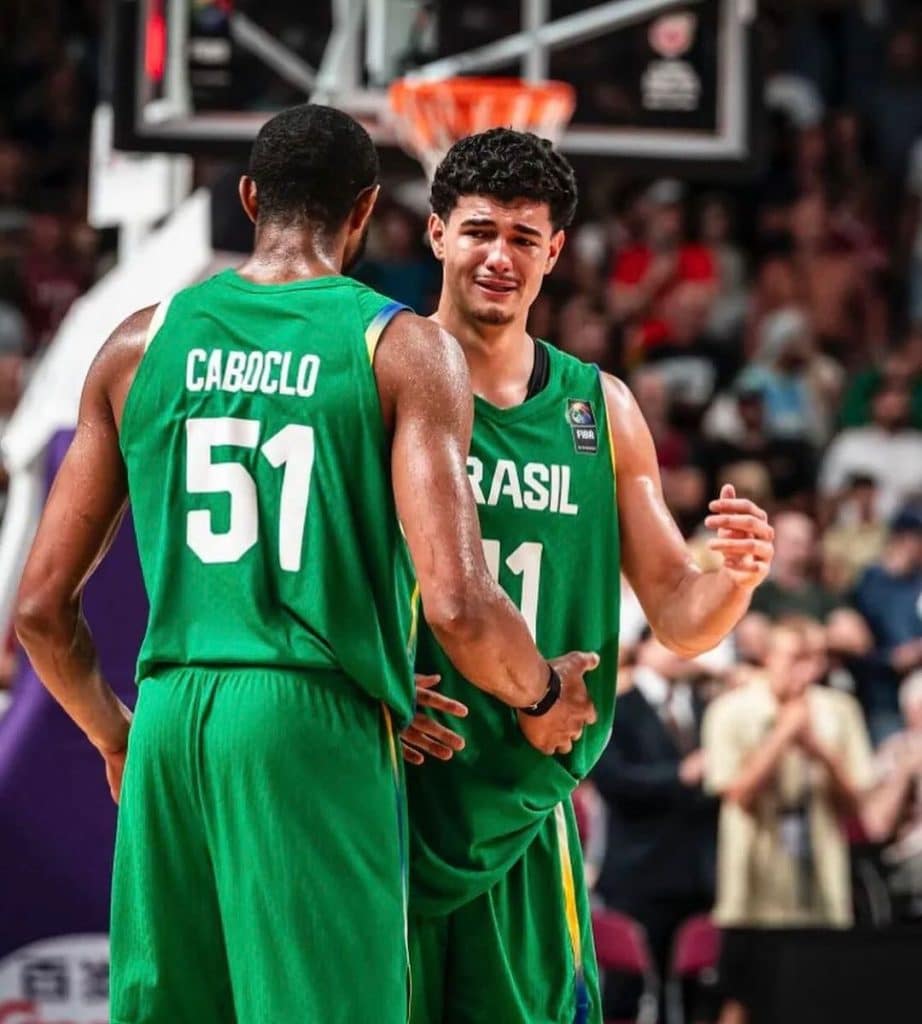 Bruno Caboclo e Gui Santos comemorando a classificação