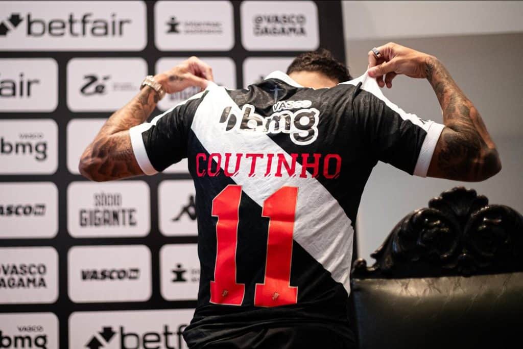 O reforço é o camisa 11 do clube