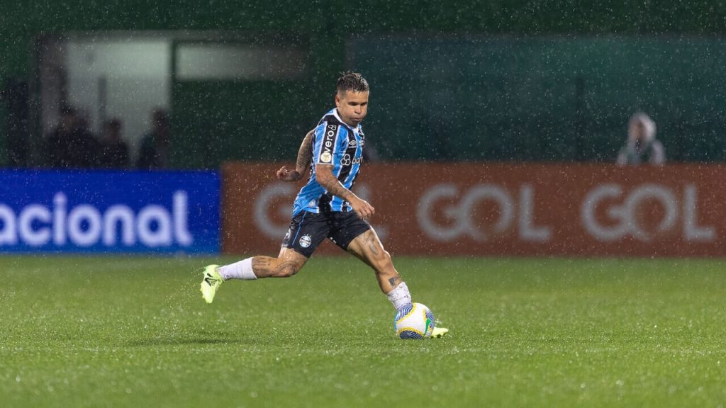 Soteldo foi destaque do Grêmio no jogo contra o Vasco 