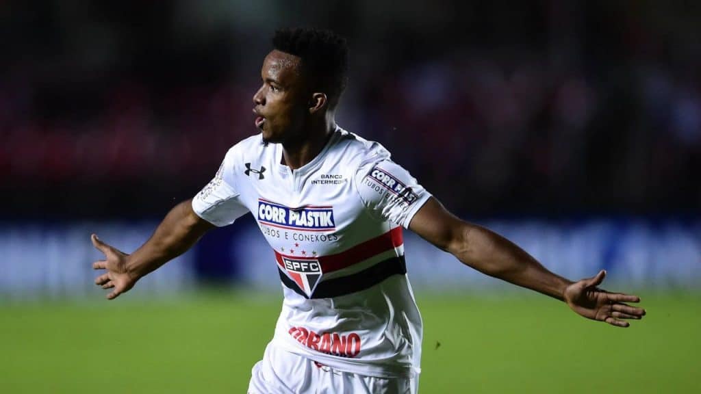 thiago mendes jogando pelo são paulo