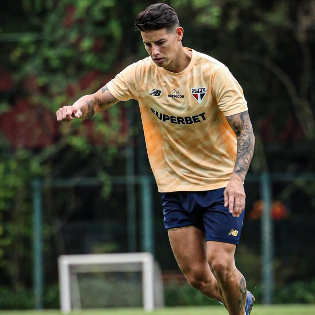 James Rodríguez durante treino no CT do São Paulo em março deste ano