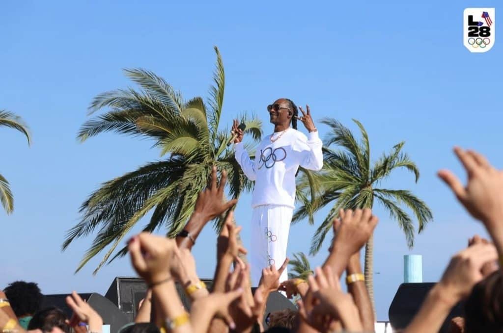 Billie Eilish faz apresentação no encerramento das Olimpíadas de Paris