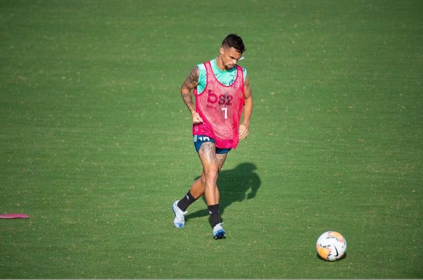 Michael em treino no flamengo.