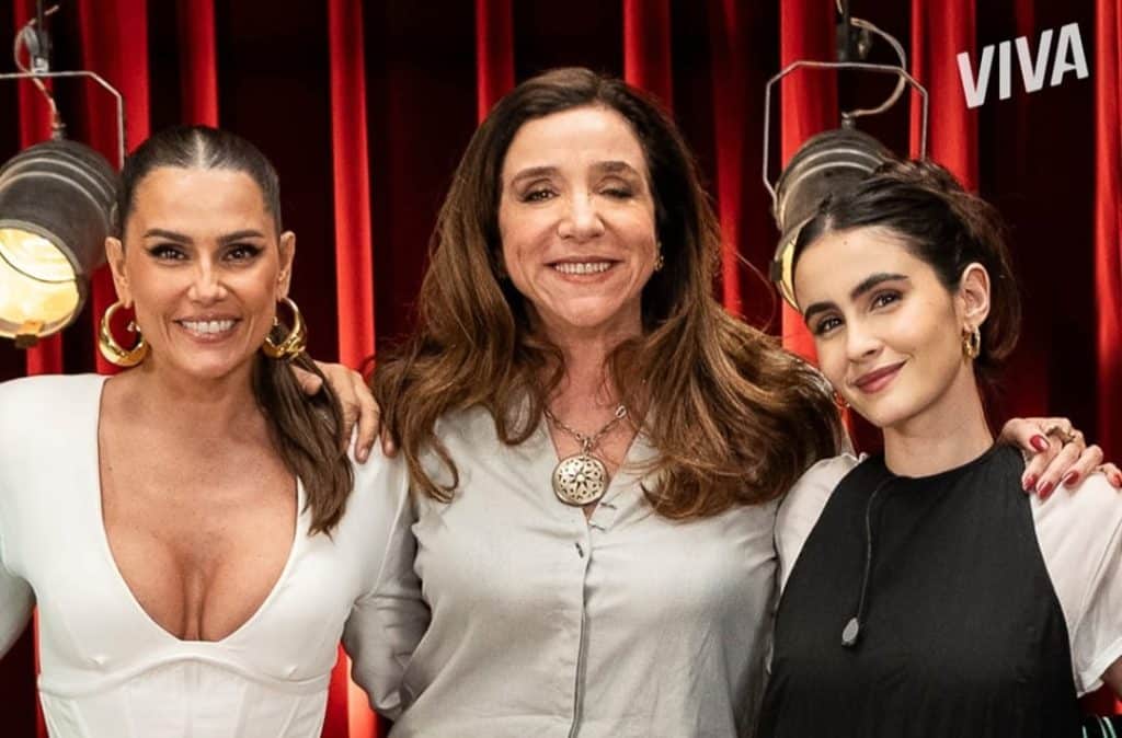 Deborah Secco faz revelação sobre beijo técnico e surpreende a web