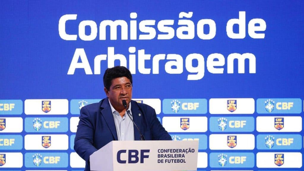 Ednaldo Rodrigues durante reunião da CBF com dirigentes