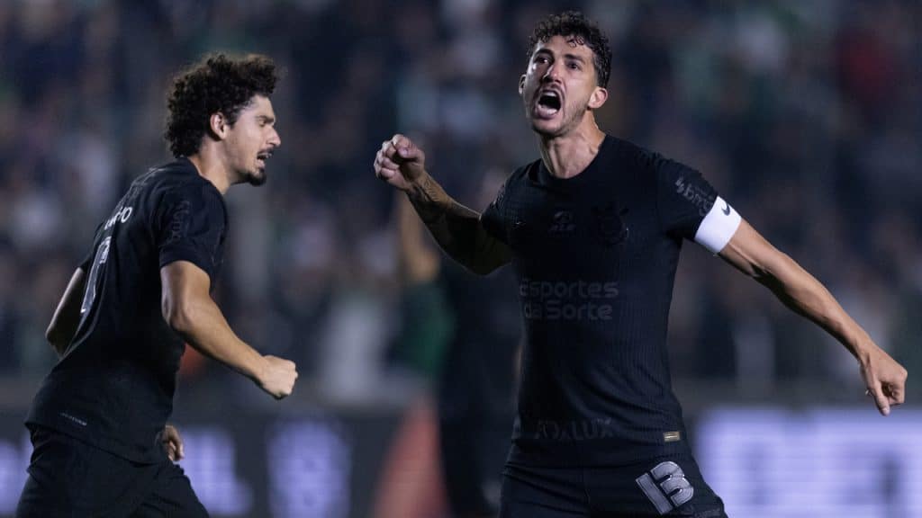 Gustavo Henrique comemorando gol do Corinthians na Copa do Brasil