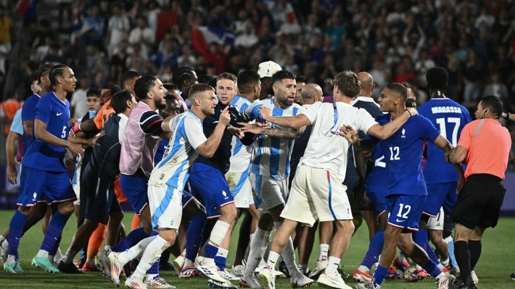 Confusão entre jogadores de França e Argentina pelas Olimpíadas