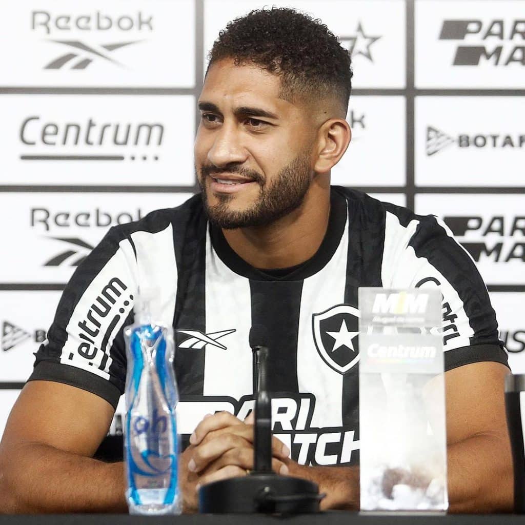 Pablo durante a coletiva de apresentação, em abril